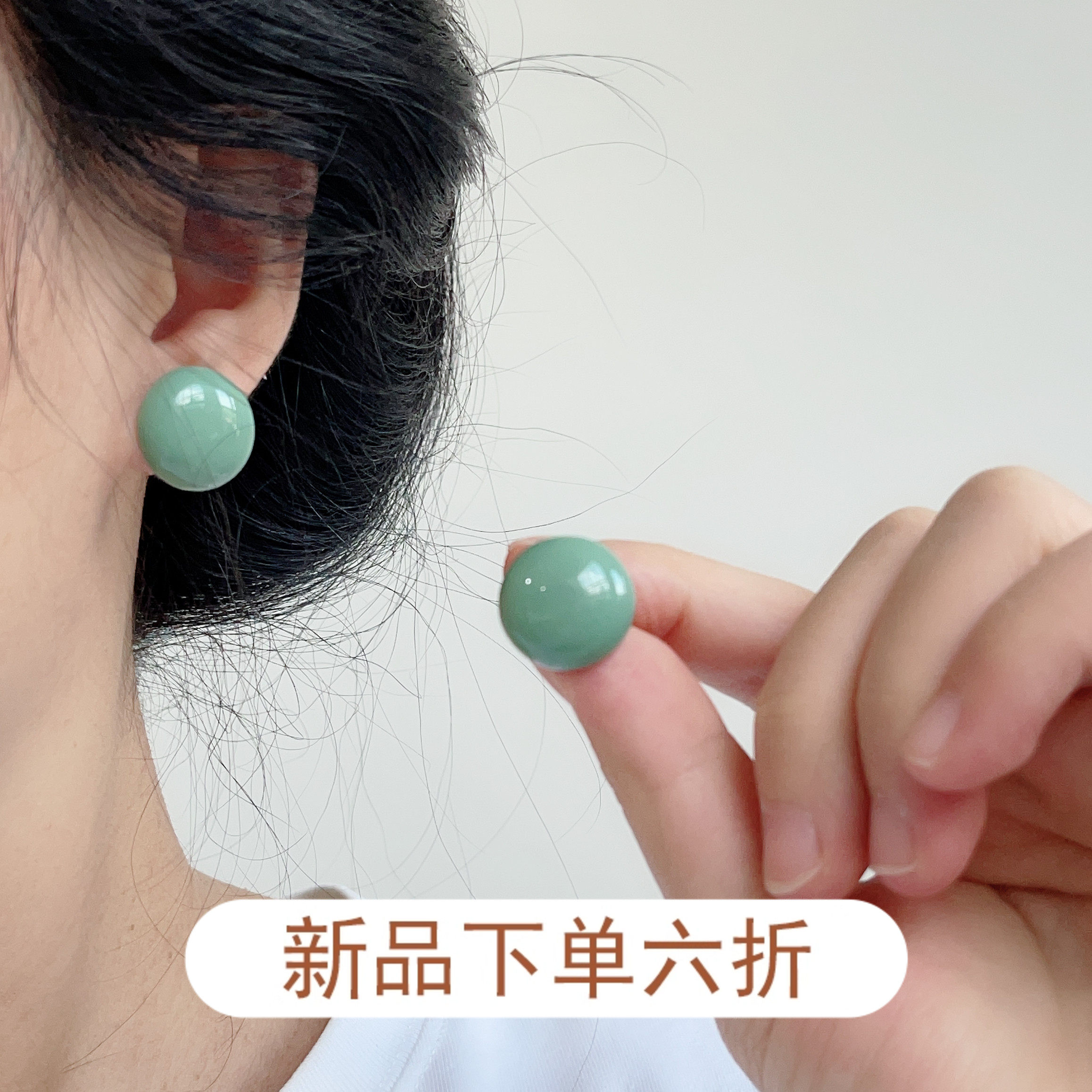 新款夏日清新显白豆绿色耳钉女莫兰迪色圆形小众设计简约耳环耳饰