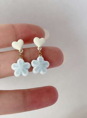 蓝色陶瓷花耳环耳坠女小巧可爱少女耳钉适合夏天的小清新耳饰潮