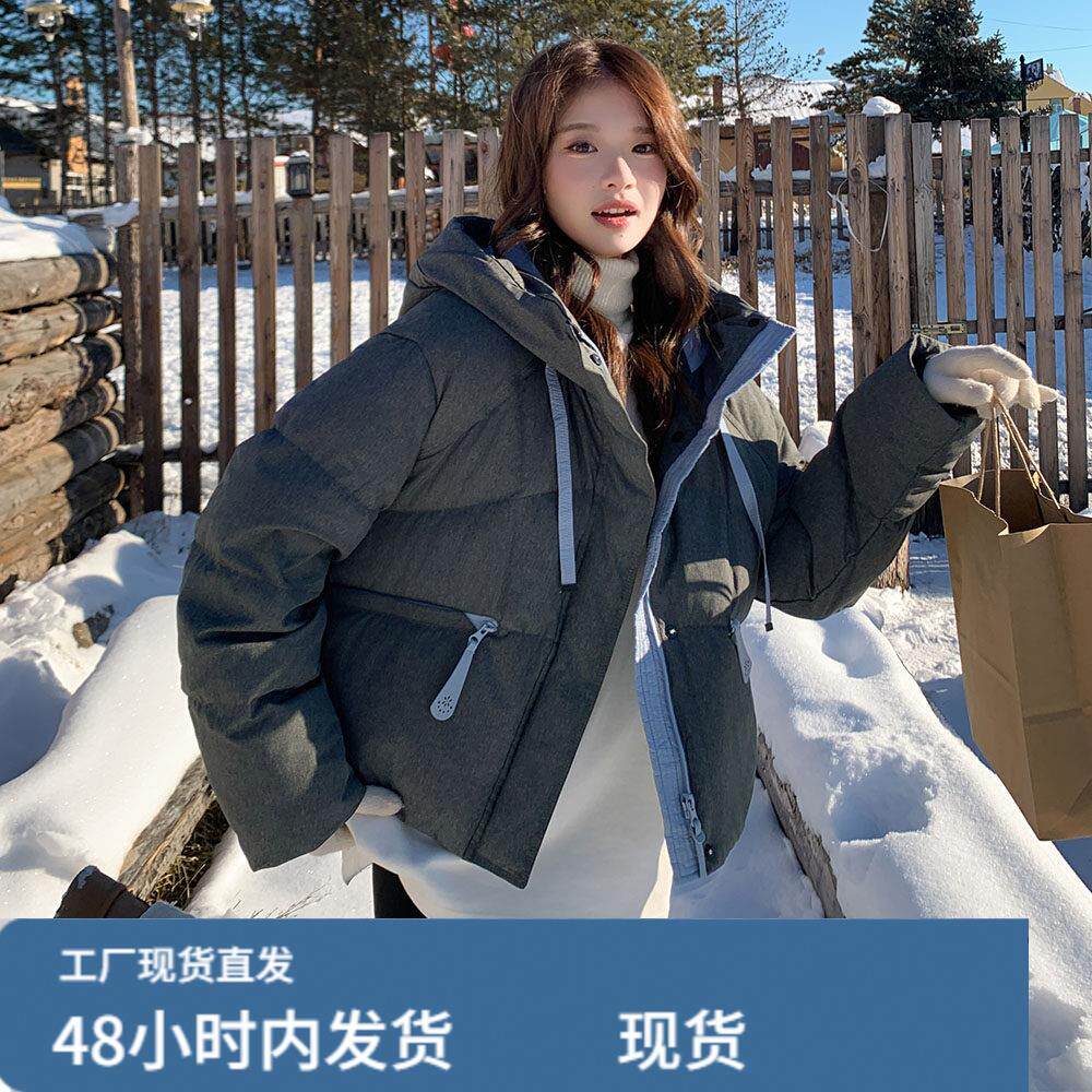灰色连帽短版羽绒衣女冬季超火好看高级小众白鸭绒加厚面包服外套