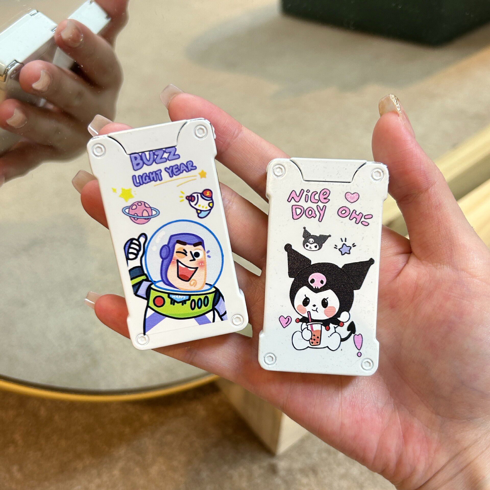 草莓熊海绵宝宝夜光充电打火机卡通可爱创意个性送男友礼物抖音潮