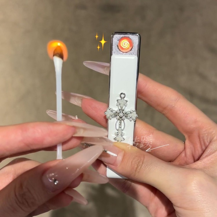 网红手作可爱凯蒂猫充电打火机钨丝点烟器创意个性送闺蜜男友礼物