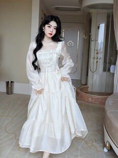 法式重工宫廷风设计感茶歇连衣裙女2024春秋新款温柔气质方领长裙