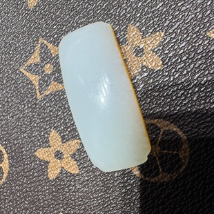 手牌素面新疆和田玉红皮籽料手牌白度一级油润细腻侧面满皮重14克