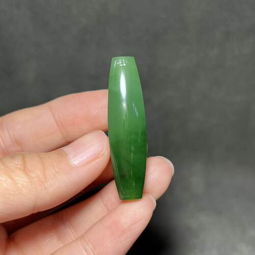 和田玉7号老坑碧玉菠菜绿三角形勒子吊坠锁骨链重8.7尺寸42*11mm