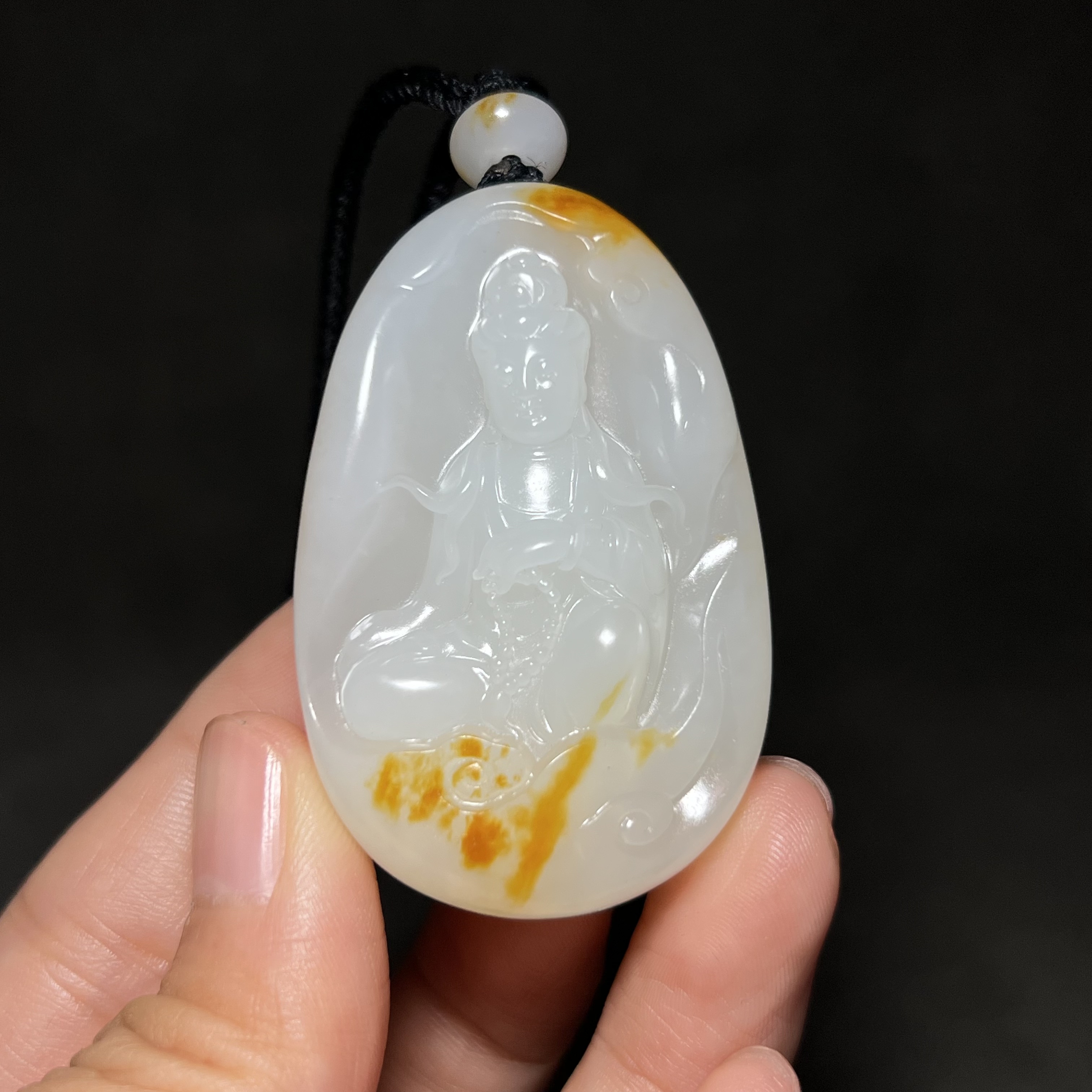 名家工艺新疆和田玉红皮观音牌子颈饰