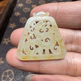凤佩新疆和田玉满皮籽料苏工镂空雕刻可镶嵌可直接佩戴 重5.2克