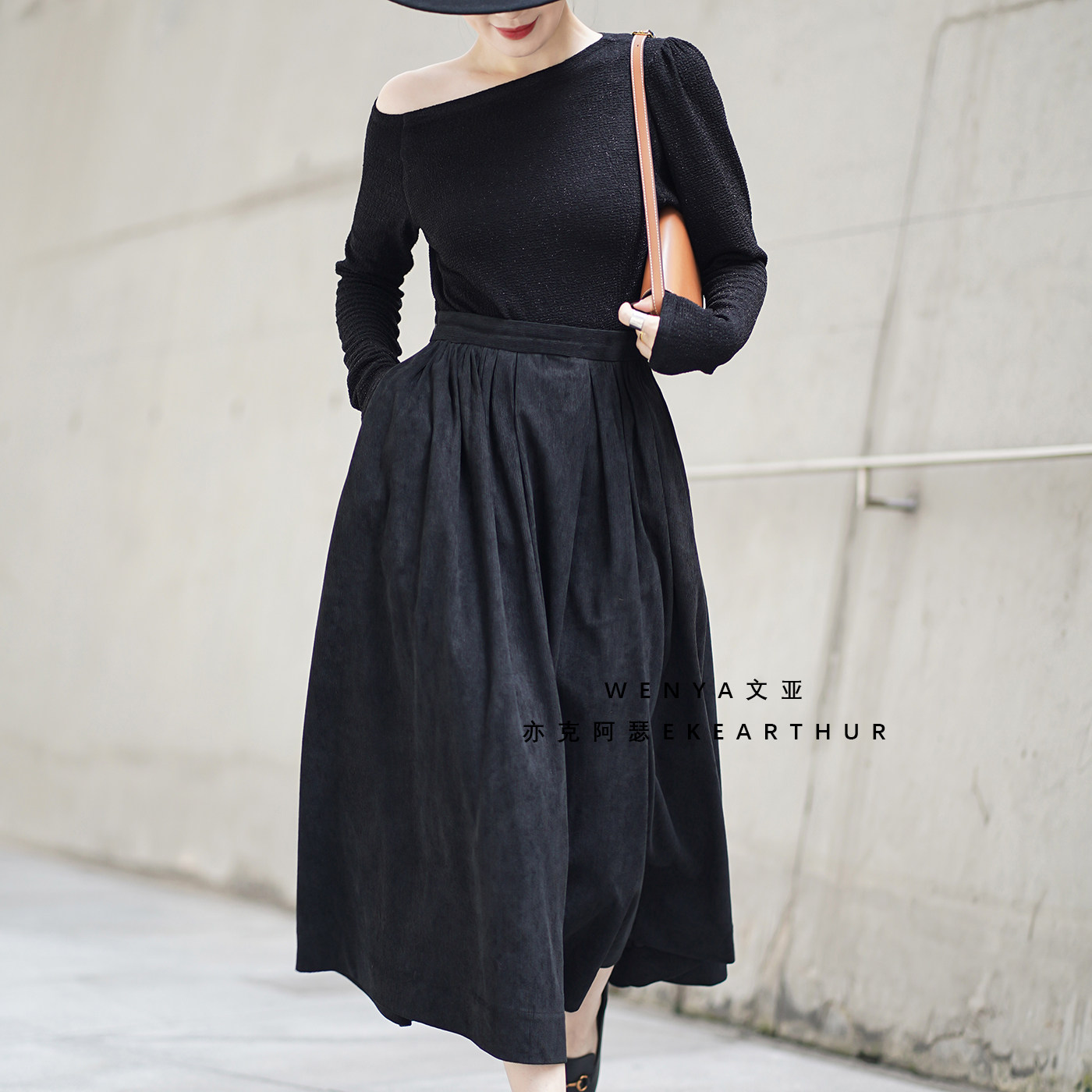 文亚灯芯绒小黑裙高腰半身裙