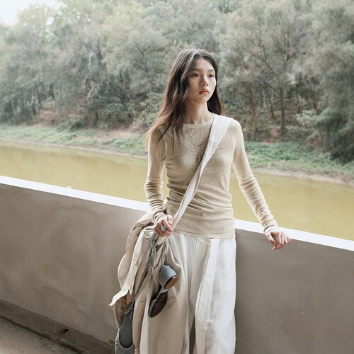 气质圆领天丝修身百搭长袖针织衫