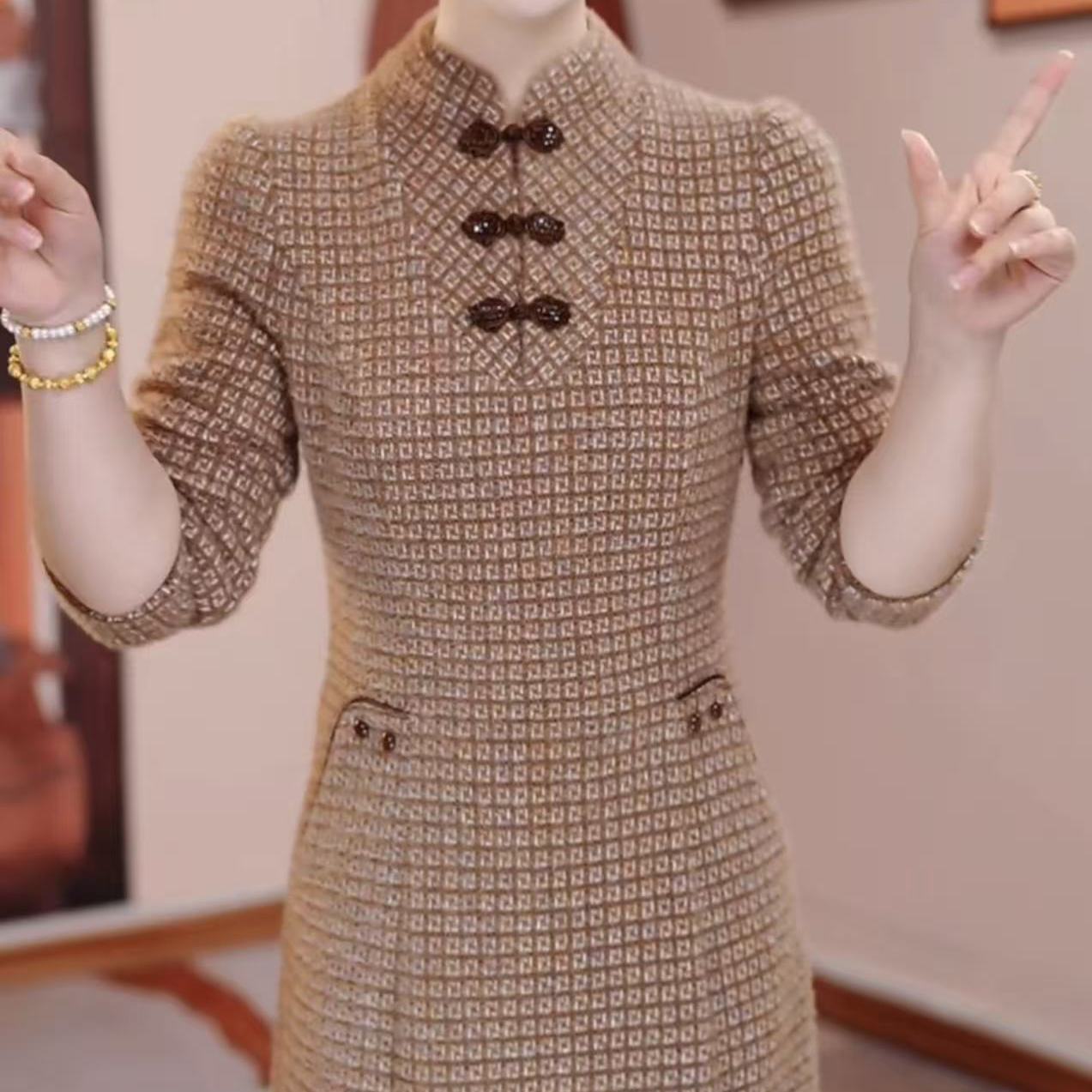 中长款新中式改良旗袍2025秋冬新款加绒加厚遮肚子婆婆妈妈连衣裙