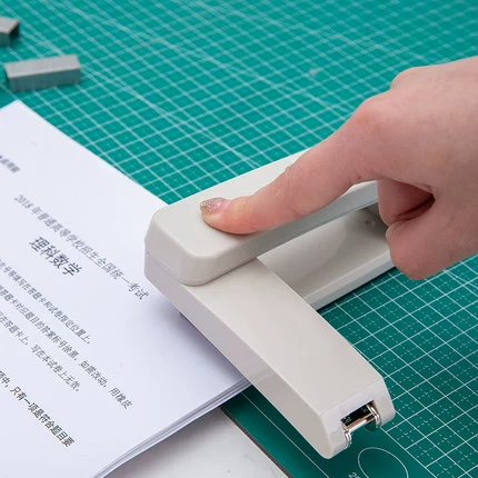 Деликал 0434 Вращающиеся книжные букмекерские студенты Студенты используют утолщенную книгу № 12.