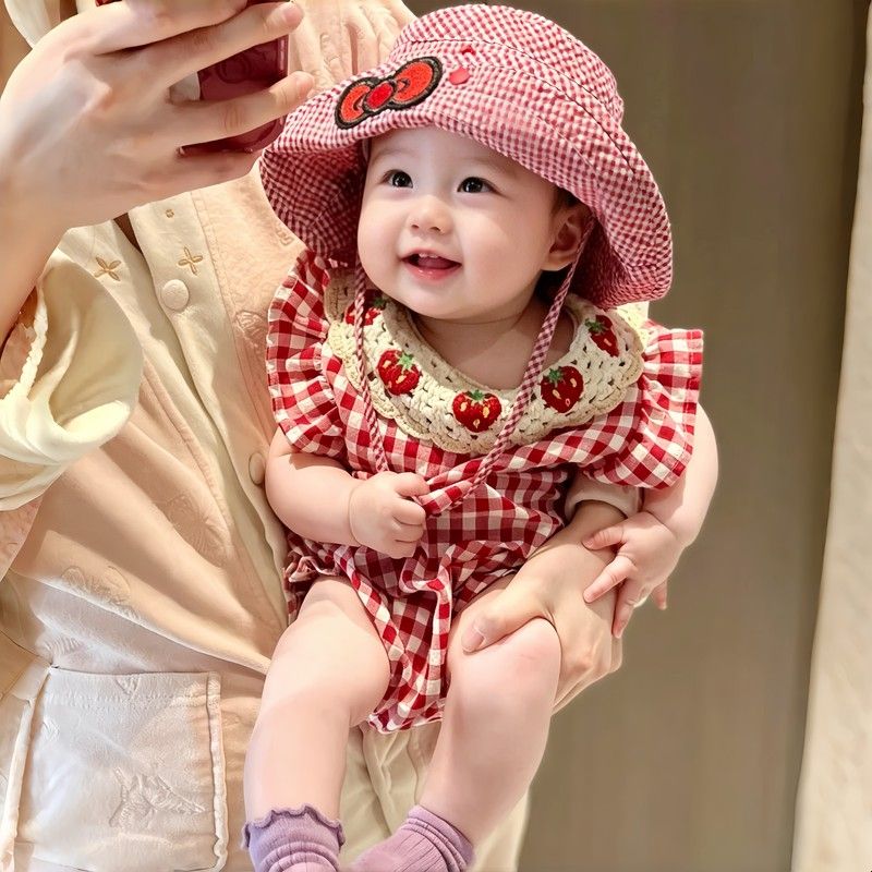 草莓红格子宝宝衣服夏季新款婴儿连体衣小月龄爬服包屁衣哈衣洋气