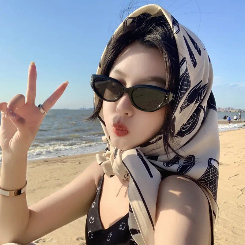 头巾夏薄款法式复古小方巾女百搭季防晒丝巾ins海边沙滩长条披肩