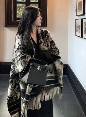 秋冬洋气百搭女士围巾披肩黑白色水墨斗篷女季外搭感贵气韩1010c