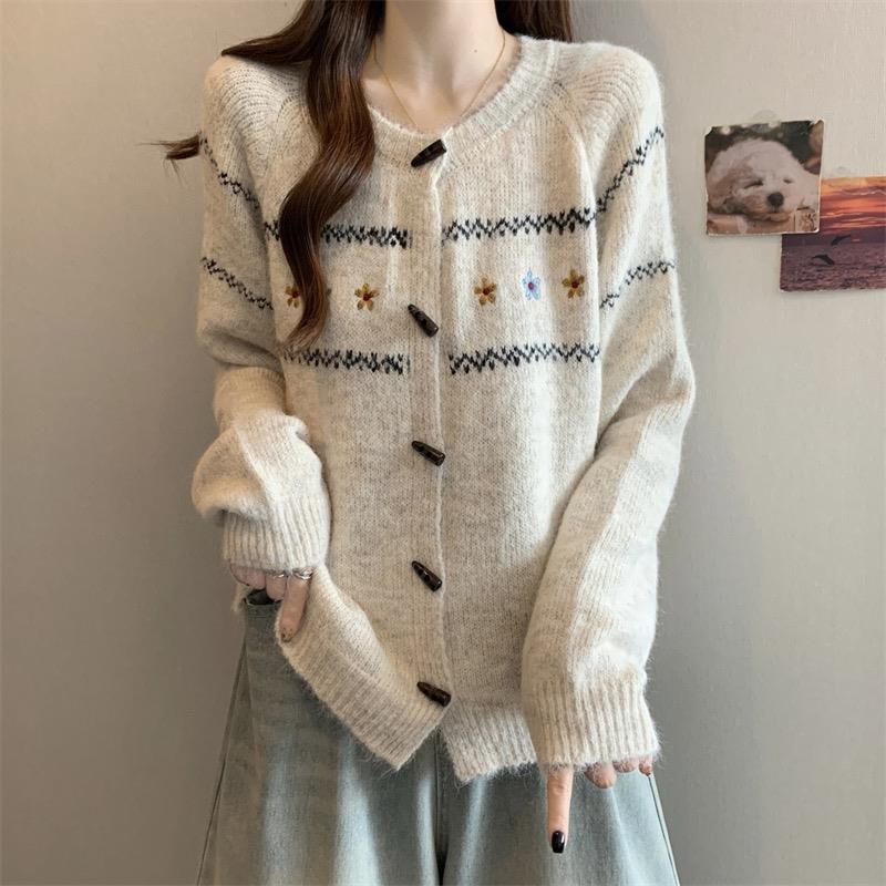 冬季大码女装遮肚子牛角扣针织开衫胖mm显瘦刺绣毛衣外套1014c