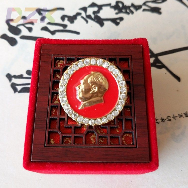 毛爷爷像章纪念章镀金镶钻红色收藏纪念品 主席徽章胸章工艺品c4