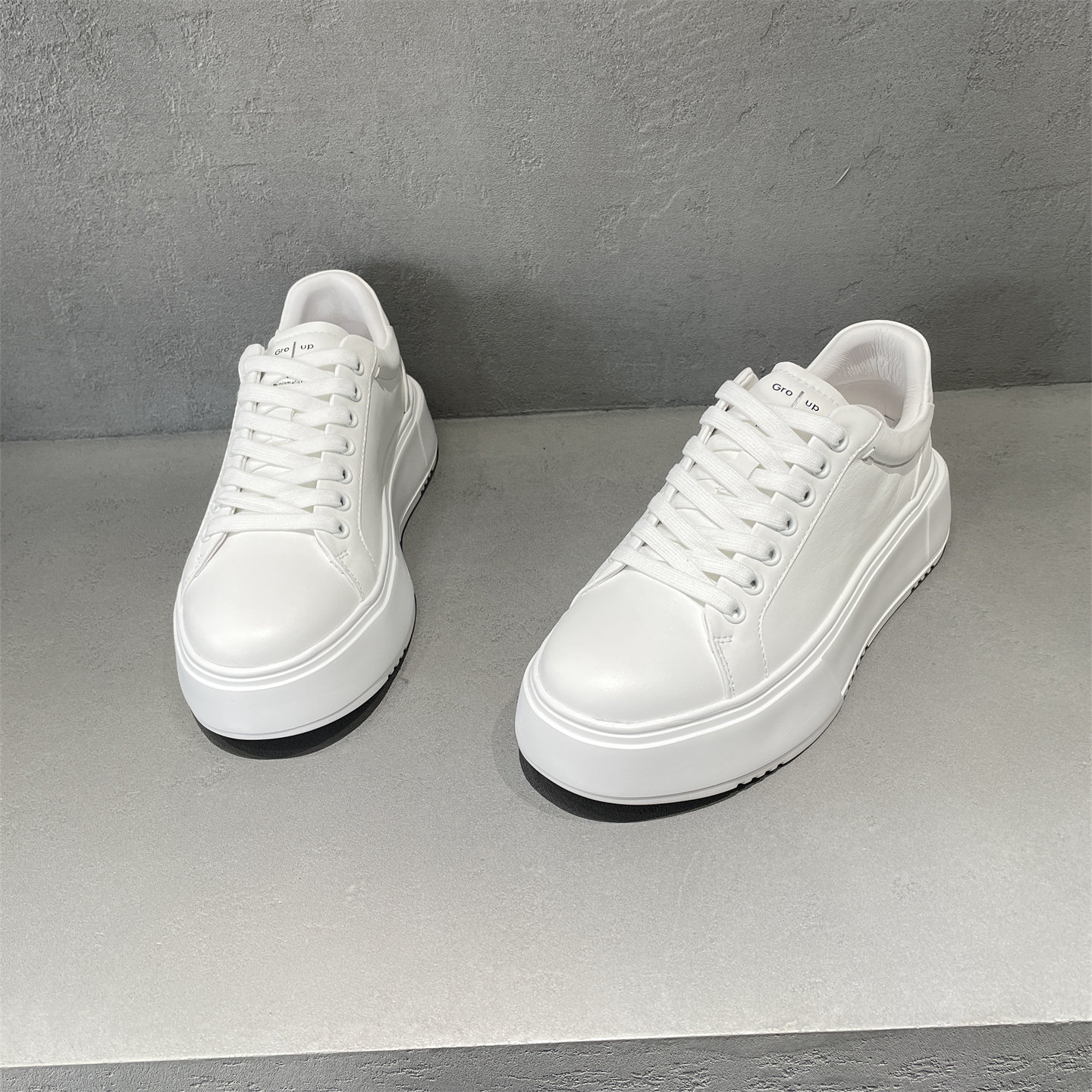 欧洲站2026春款真皮女鞋时尚百搭休闲圆头厚底牛皮面平底低帮板鞋