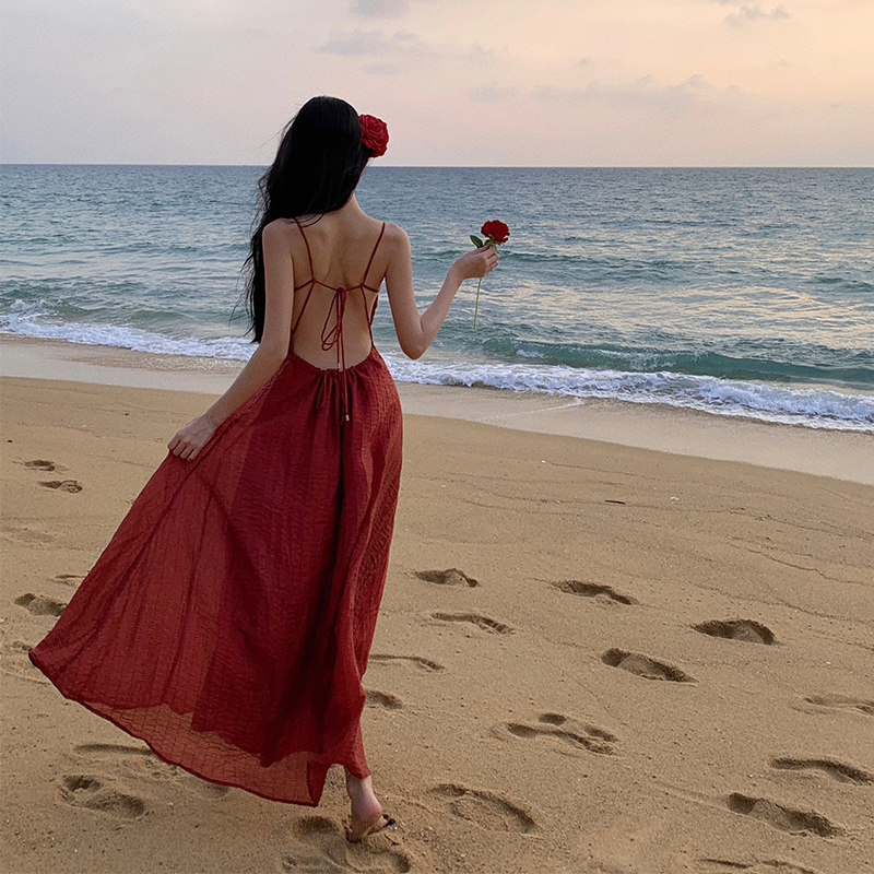 实拍小众设计感夏天显白正红色氛围感露背连衣裙海边度假长裙