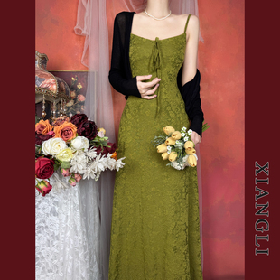 巷里法式绿色梦境吊带裙2026新款夏防晒开衫连衣裙女温柔两件套装