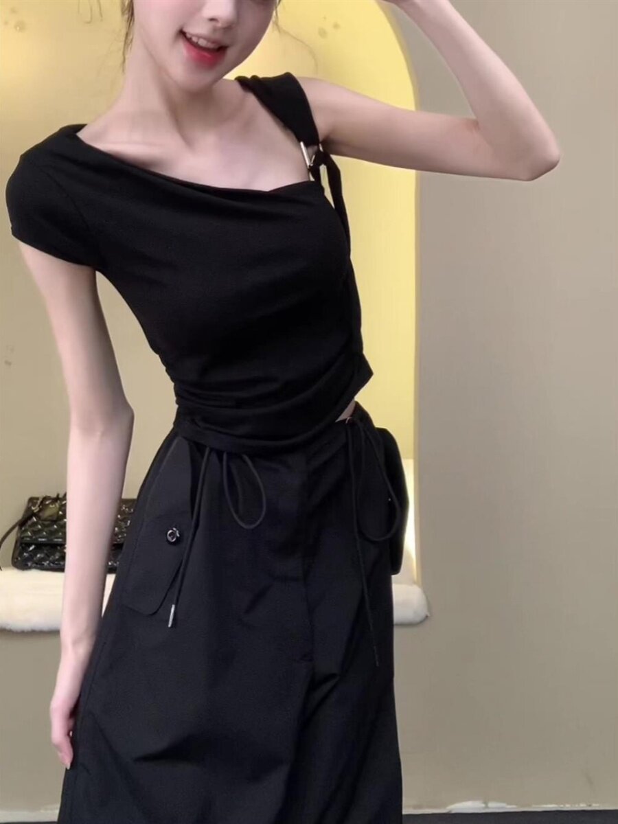 뜨거운 소녀 불규칙한 오프 어깨 반팔 티셔츠 여성용 2024 여름 새 스타일 슬리밍 짧은 스타일 독특한 세련된 탑