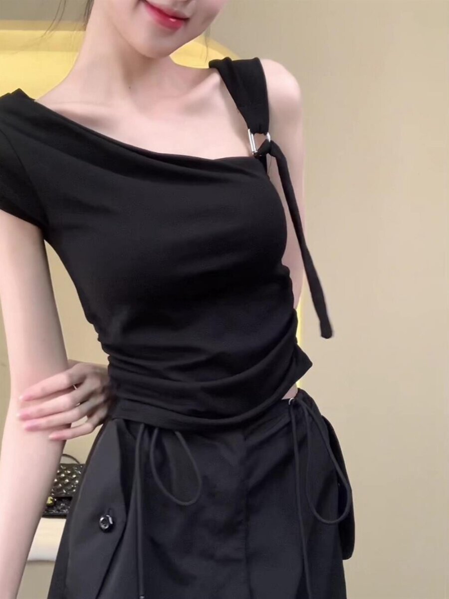 뜨거운 소녀 불규칙한 오프 어깨 반팔 티셔츠 여성용 2024 여름 새 스타일 슬리밍 짧은 스타일 독특한 세련된 탑