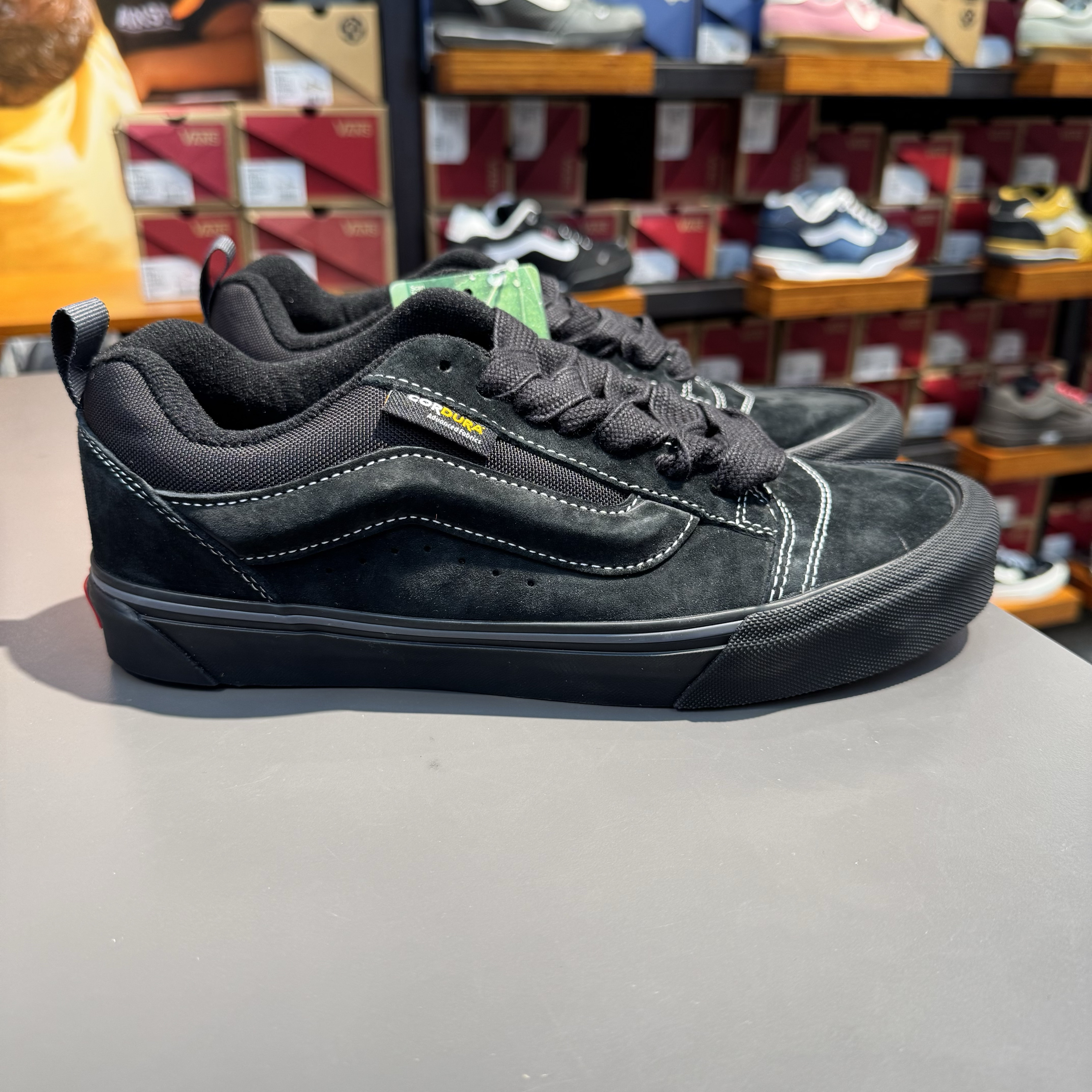 VANS  KNU SKOOL黑色纯色复古美式防泼水休闲板鞋VN000CRPBMA
