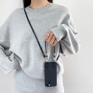 原创适用小众高级感 甜酷黑色iPhone17promax手机壳全包苹果16pro斜挎背带挂绳14/15pm腕带手提13简约防摔壳