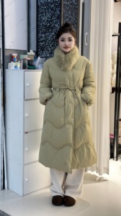 欧洲站羽绒服女2024年冬季新款气质小香风收腰显瘦中长款外套