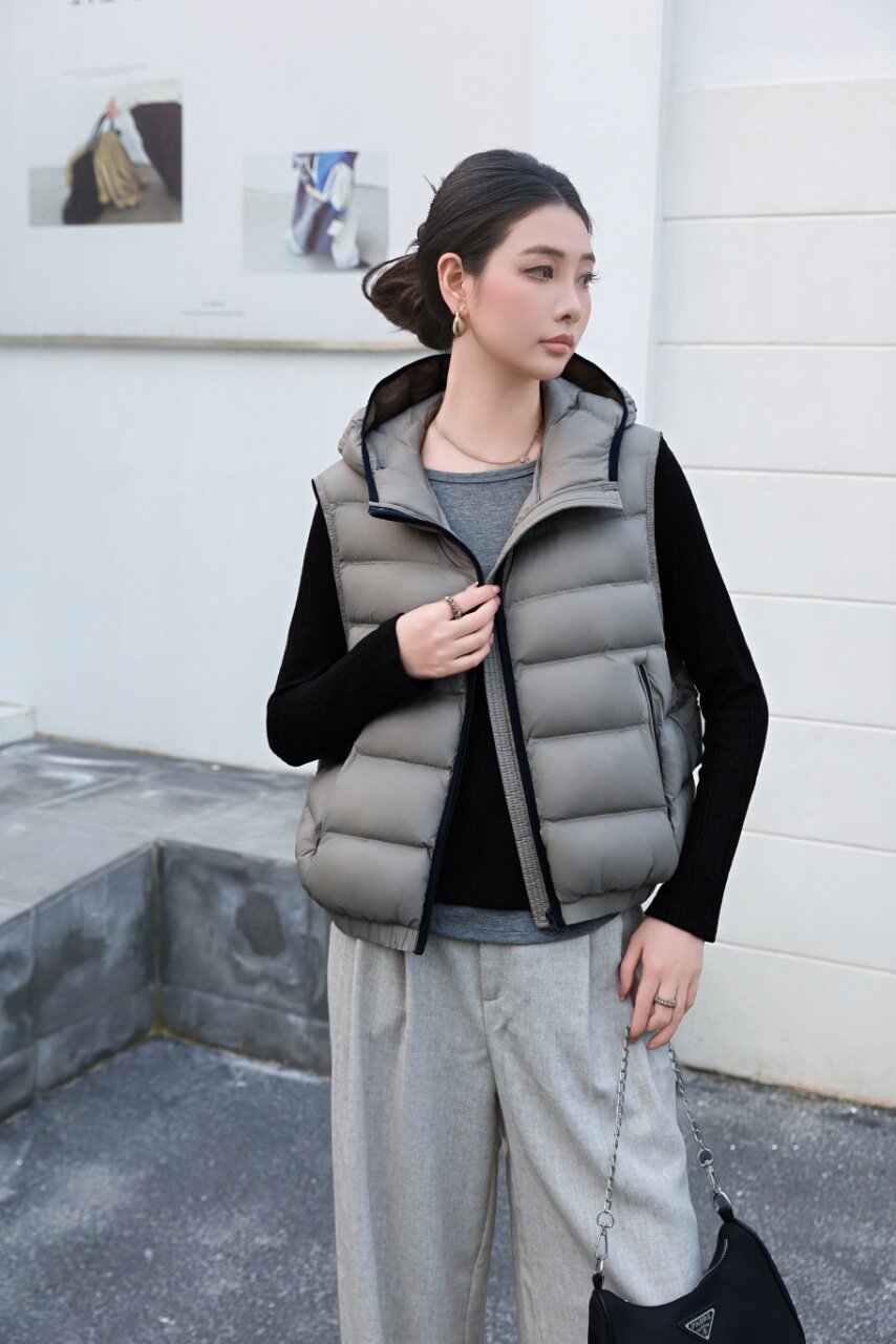 2026冬季新款羽绒马甲女短款连帽韩版宽松型外穿白鸭绒马夹