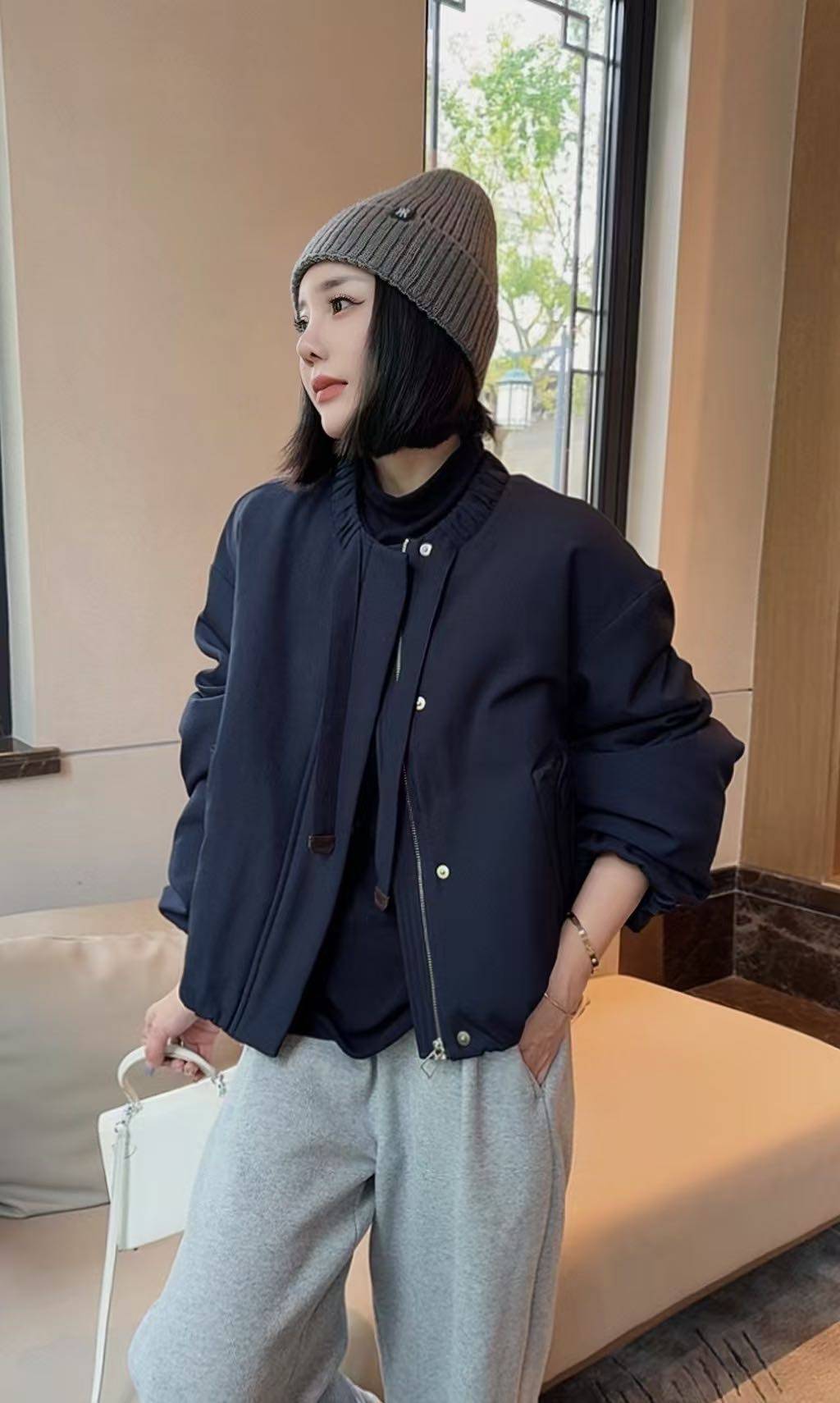 2025新款圆领羽绒服女短款小个子轻薄款白鸭绒外套冬季时尚洋气