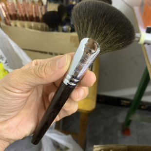 慕姿兰灰鼠色羊毛扇形刷打底铺色刷鼻影鼻修容刷沧州化妆刷