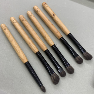 慕姿澜 手雕兔系列 灰鼠混狼眼影刷尖头晕染刷门牙刷鼻影刷化妆刷