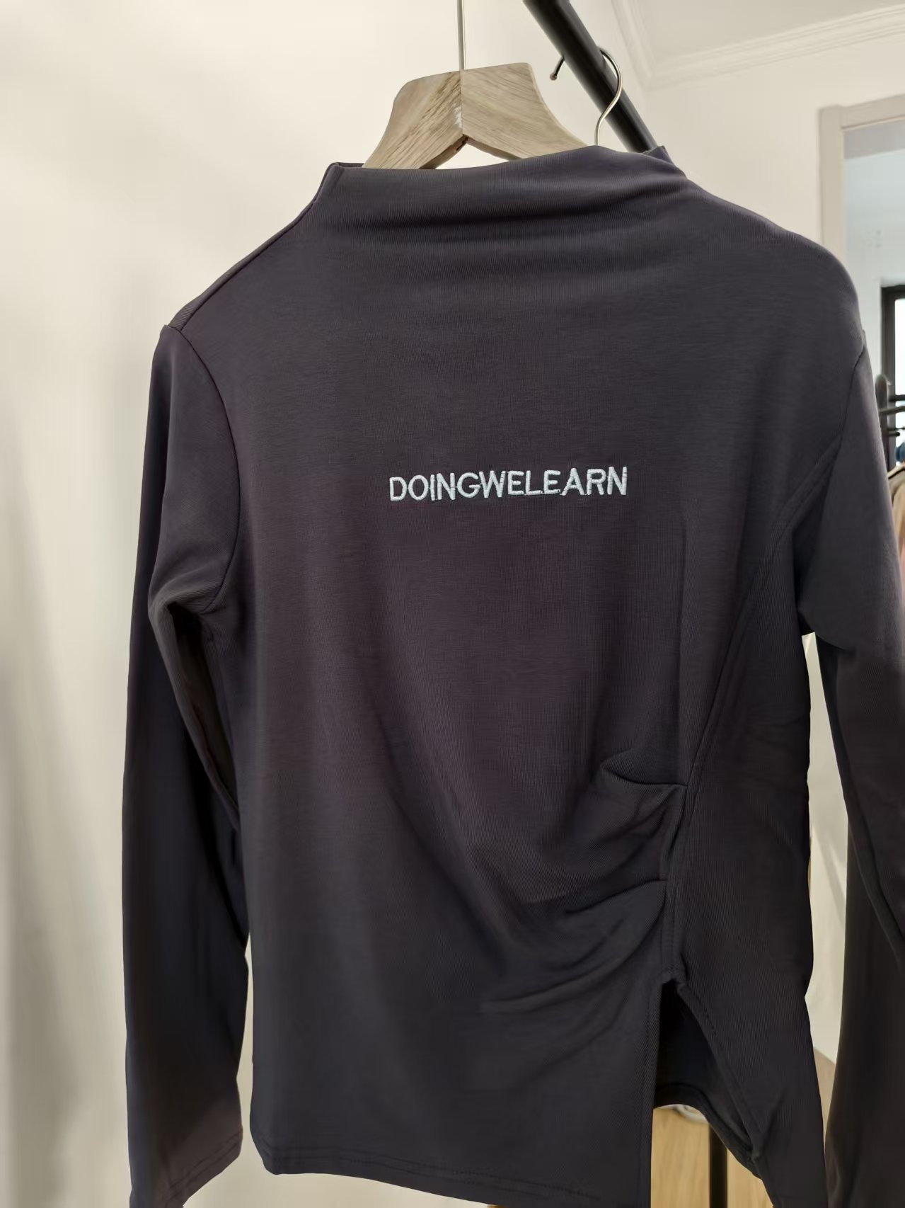 2025秋季新款女装白色开叉长袖T恤女宽松圆领打底衫