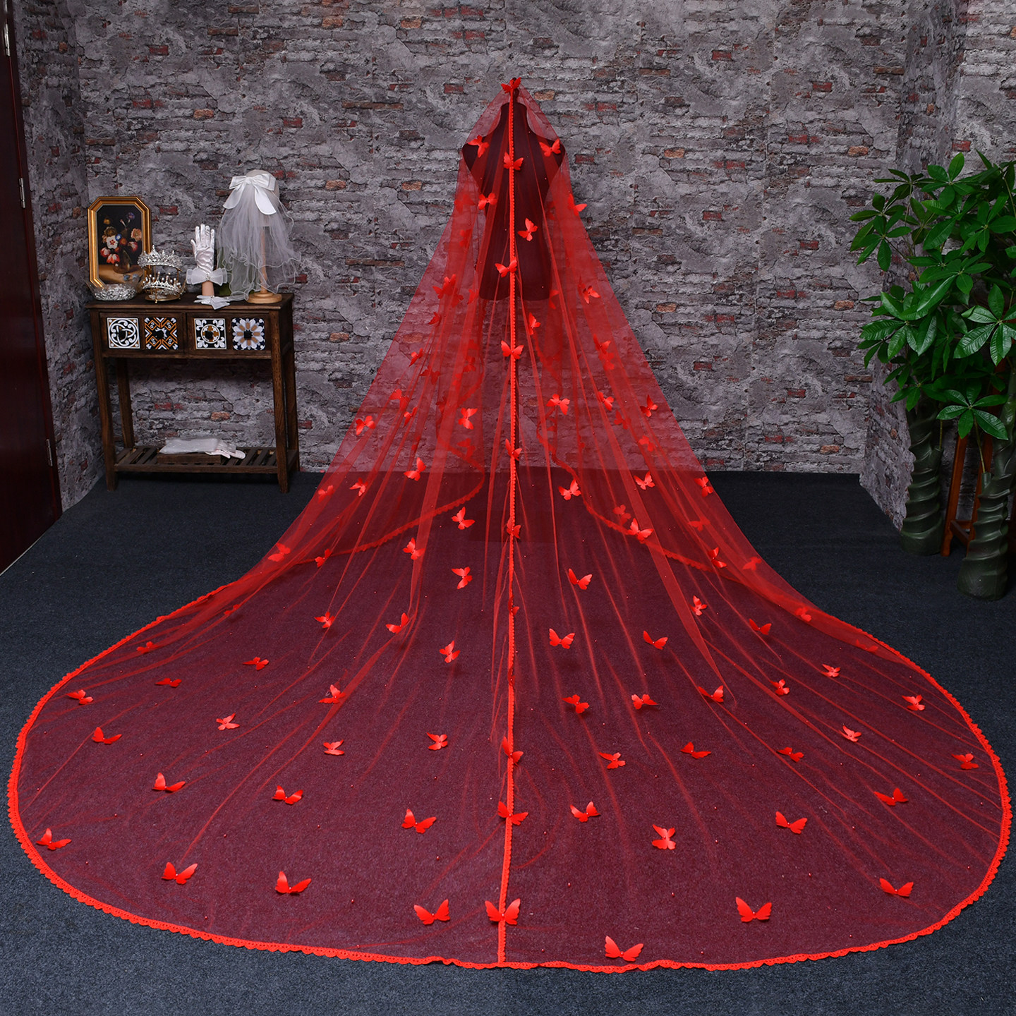 红色新娘蝴蝶秀禾高级感拖尾软纱民族风头纱森系结婚新娘公主风