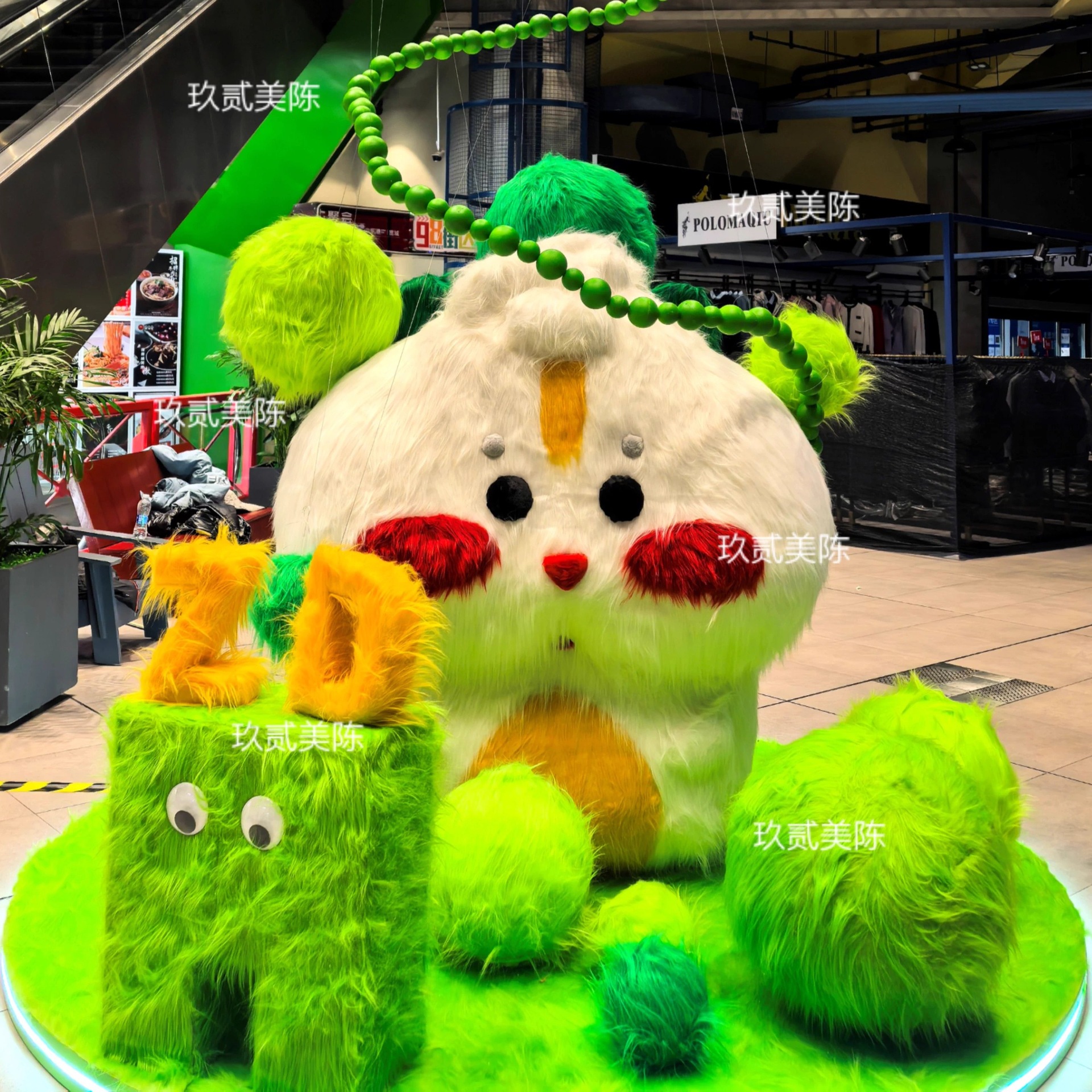 毛毛怪模型网红打卡点装饰