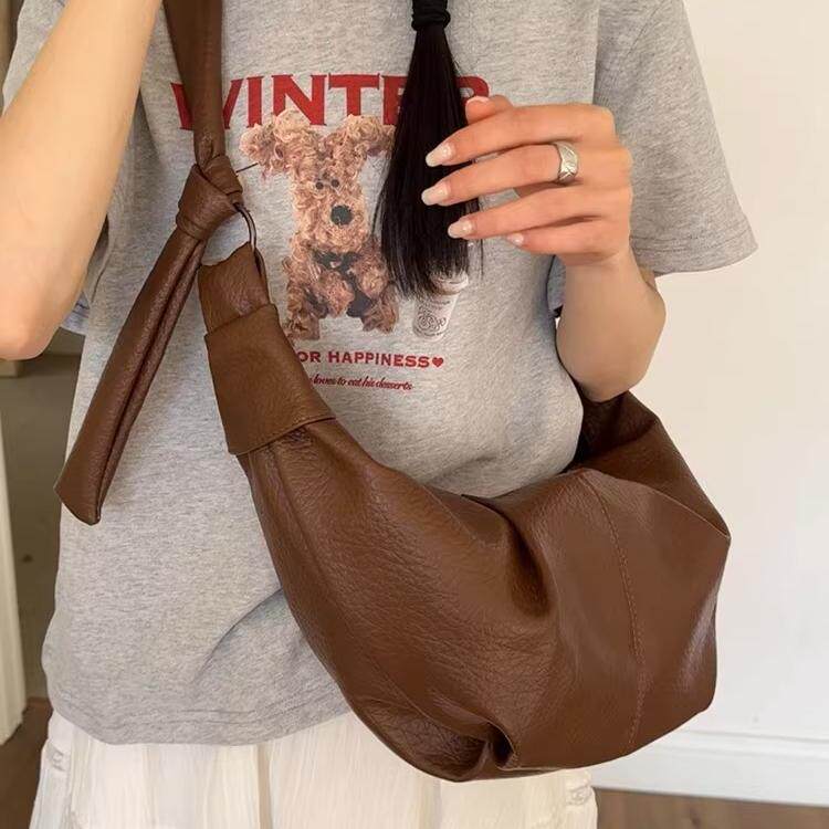 法国Cherrie Kins复古软皮褶皱饺子包休闲斜挎包女包包可颂牛角包