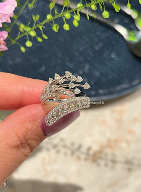 18k金钻石戒指 一束花的设计