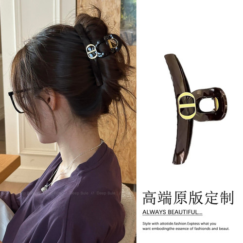 CD字母抓夹女高级感2026新款大号发量大饱满后脑勺头发发夹鲨鱼夹