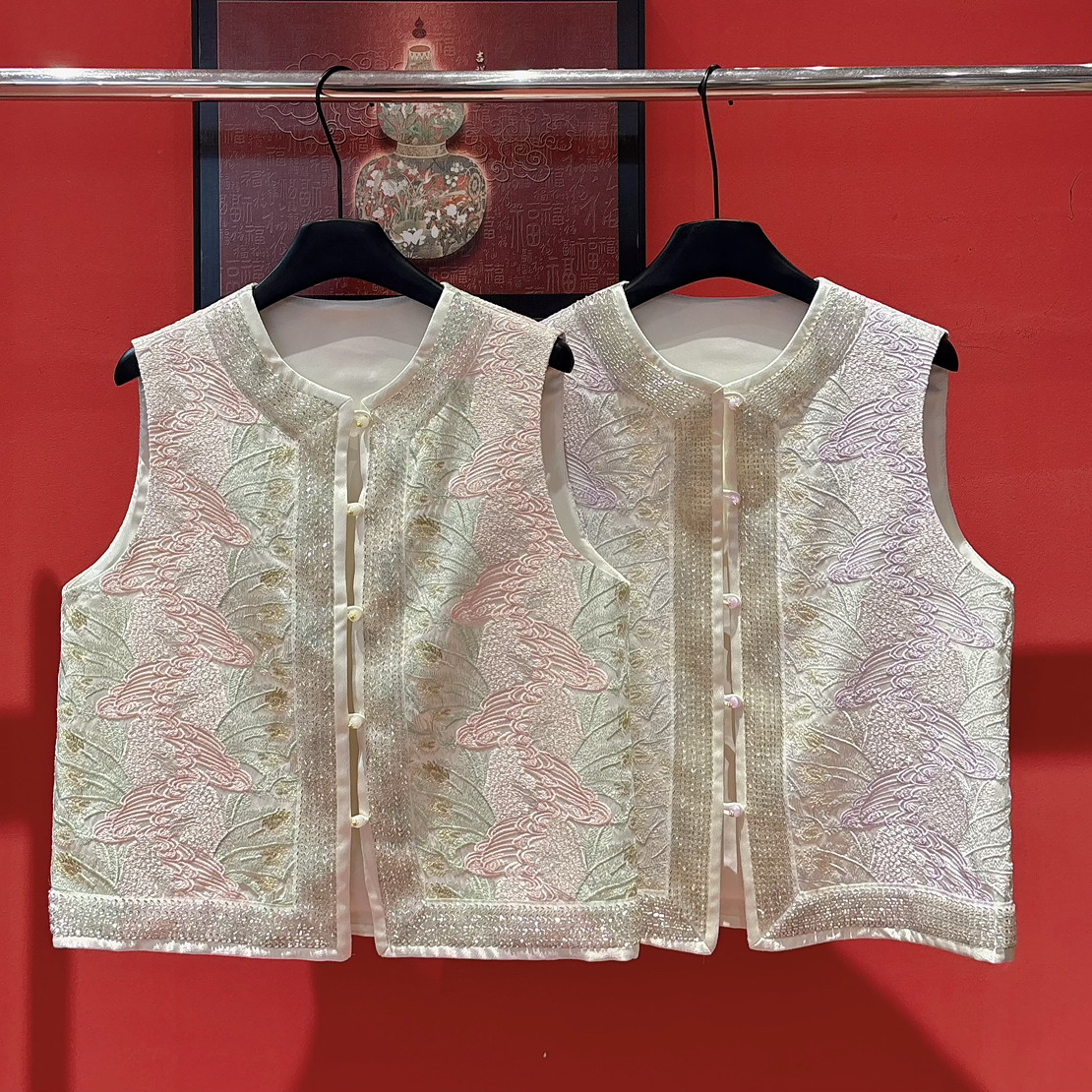 26年早春上新！新中式钉珠刺绣国风盘扣马甲,女装/女士精品,马夹,淘宝优惠券,粉丝福利购,淘宝优惠卷