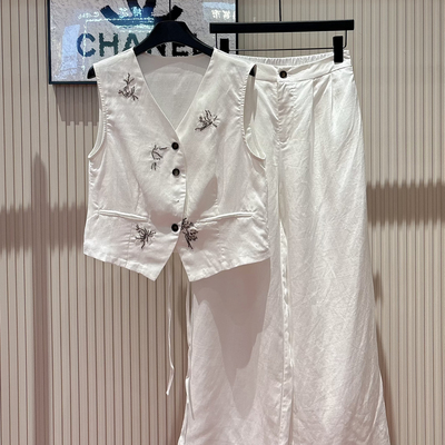 26夏上新！V领单排扣刺绣显瘦马甲+高腰休闲裤两件套套装