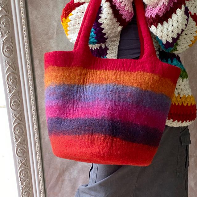 尼泊尔手工羊毛毡彩虹大包