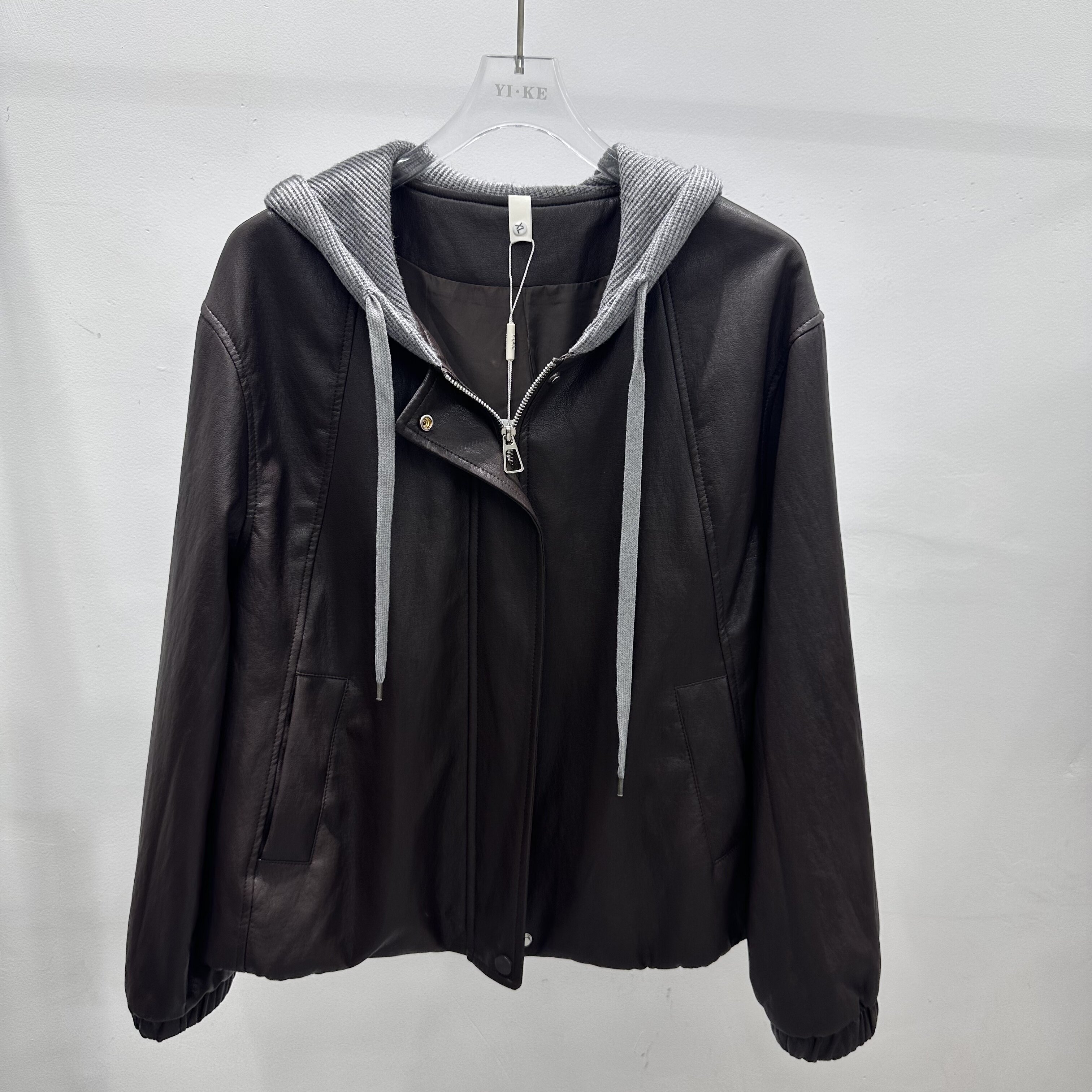 26B805专柜正品新款秋季女装时尚针织帽宽松休闲打底pu皮衣短外套