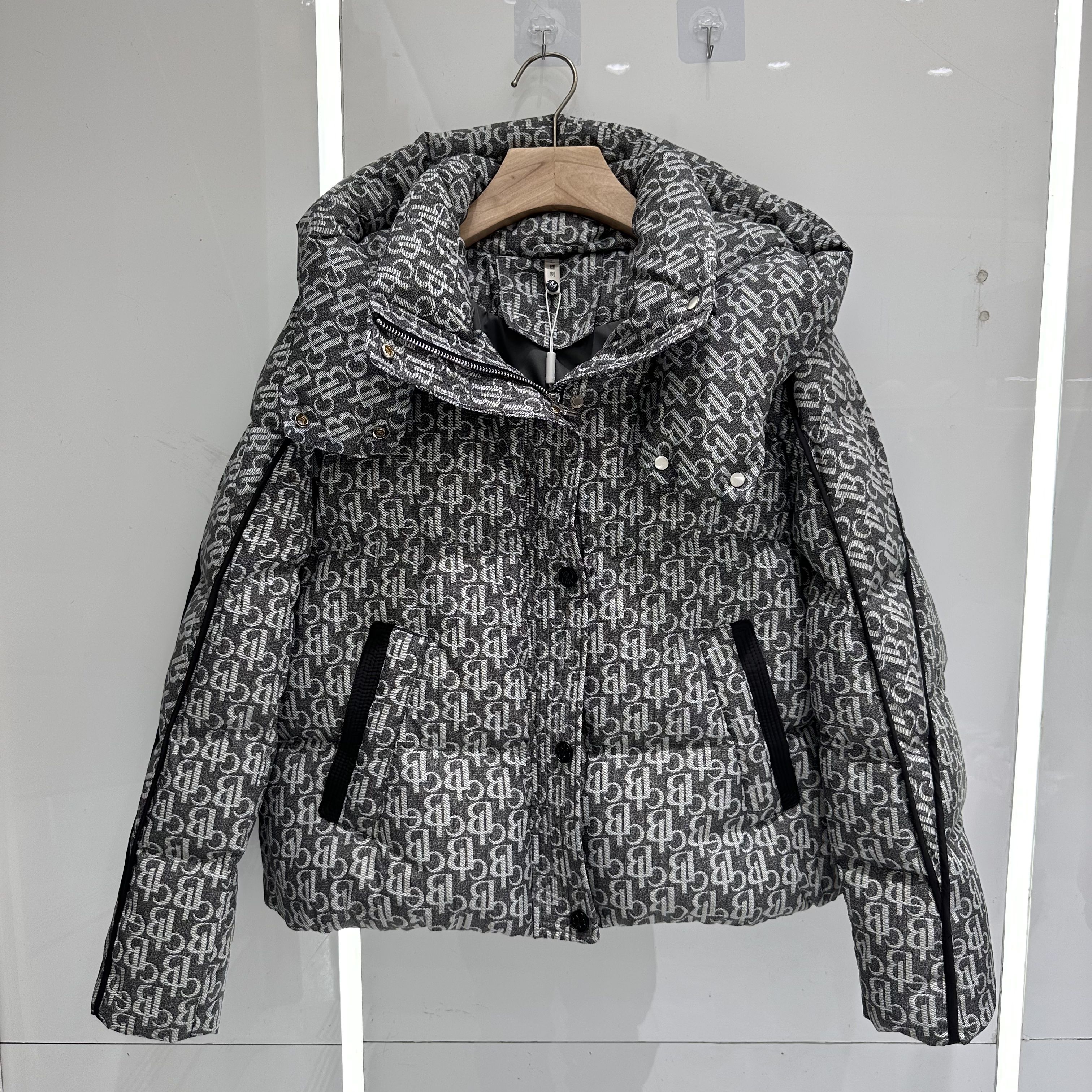 凯依娜2025B-05专柜正品新款冬季女装连帽短款小个子白鸭绒羽绒服