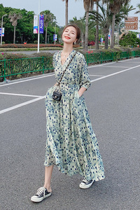 法式茶歇碎花雪纺连衣裙女夏2025新款气质高级感仙女收腰v领长裙图片