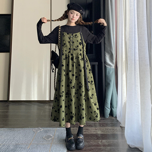 高级感碎花吊带连衣裙女2025春季新款今年流行宽松背带长裙图片