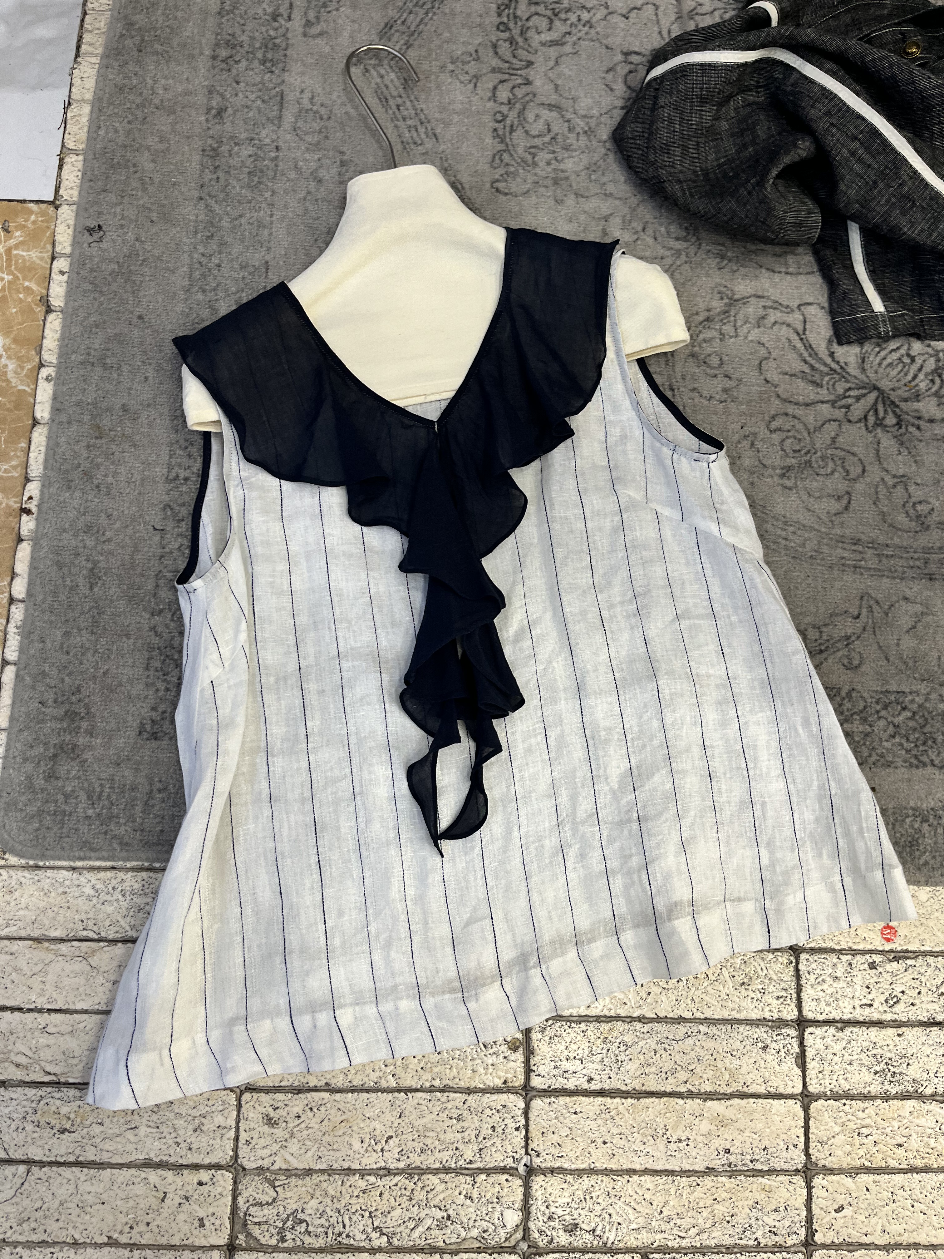 欧洲站麻料V领荷叶边条纹无袖衫