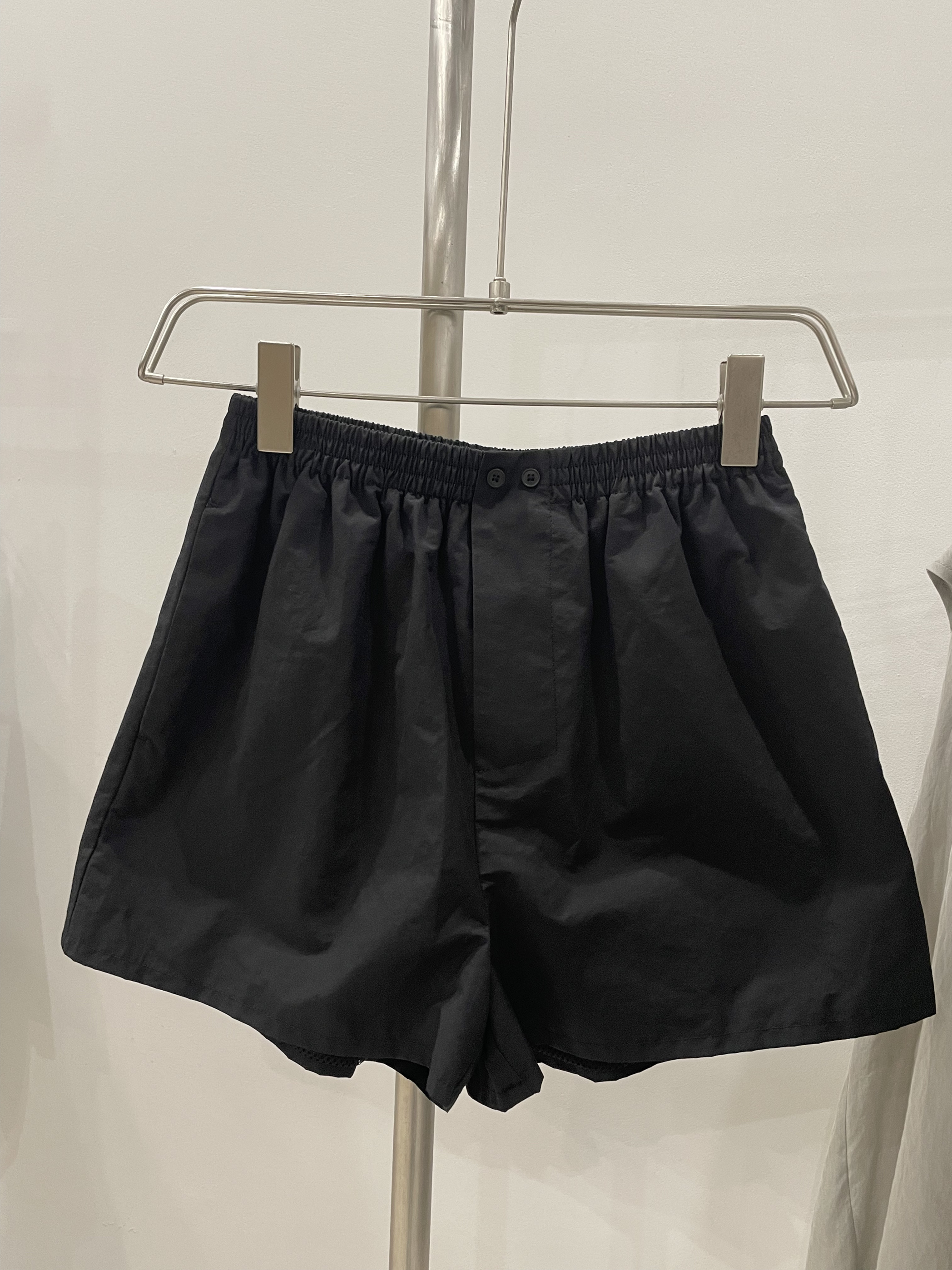 KP质感咖色黑色松紧腰短裤裤长35 36