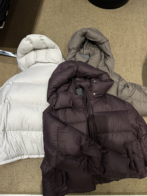 KP设计师品牌零压感泡芙面料轻暖高品外套加厚羽绒服女三色入