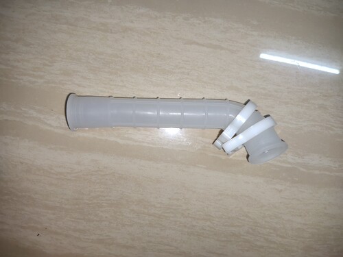 智能马桶带水箱,水泵跟分水阀的水管
