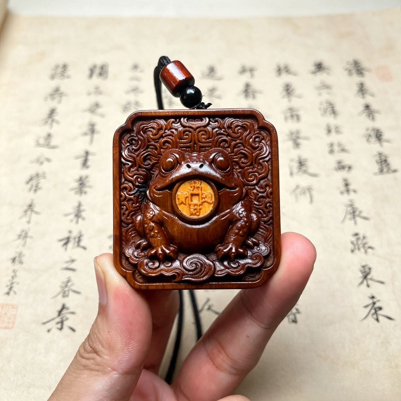 雷击枣木无事牌金蟾献宝镶嵌金币双面精雕挂件吊坠木质品穿绳发货
