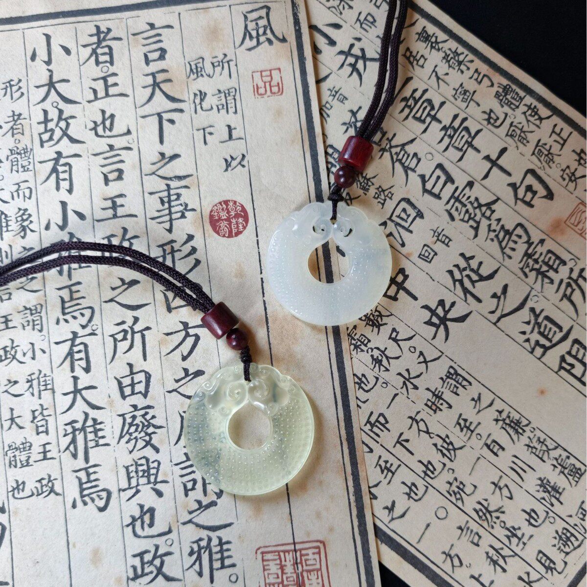 厂家直供天然岫玉龙扣吊坠龙牌高冰白冰玉石玉坠平安扣挂件钥匙扣